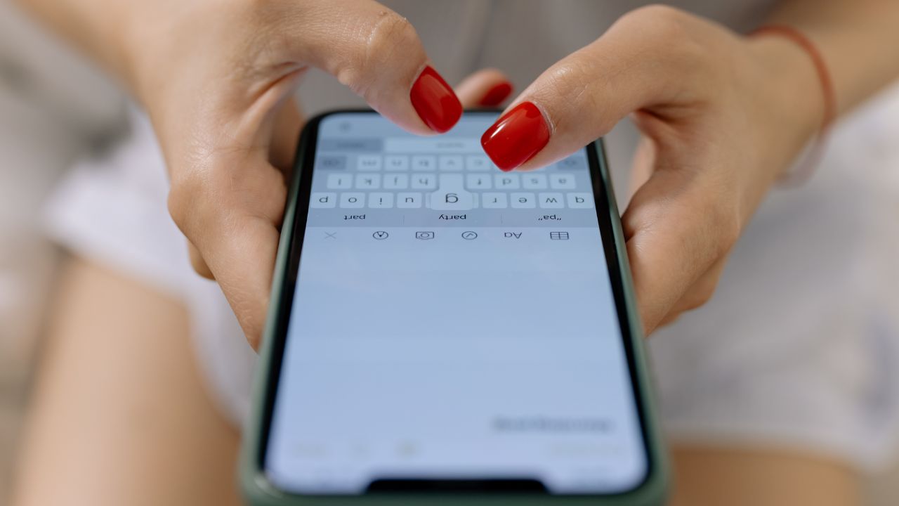 How to block someone on Instagram without them knowing?