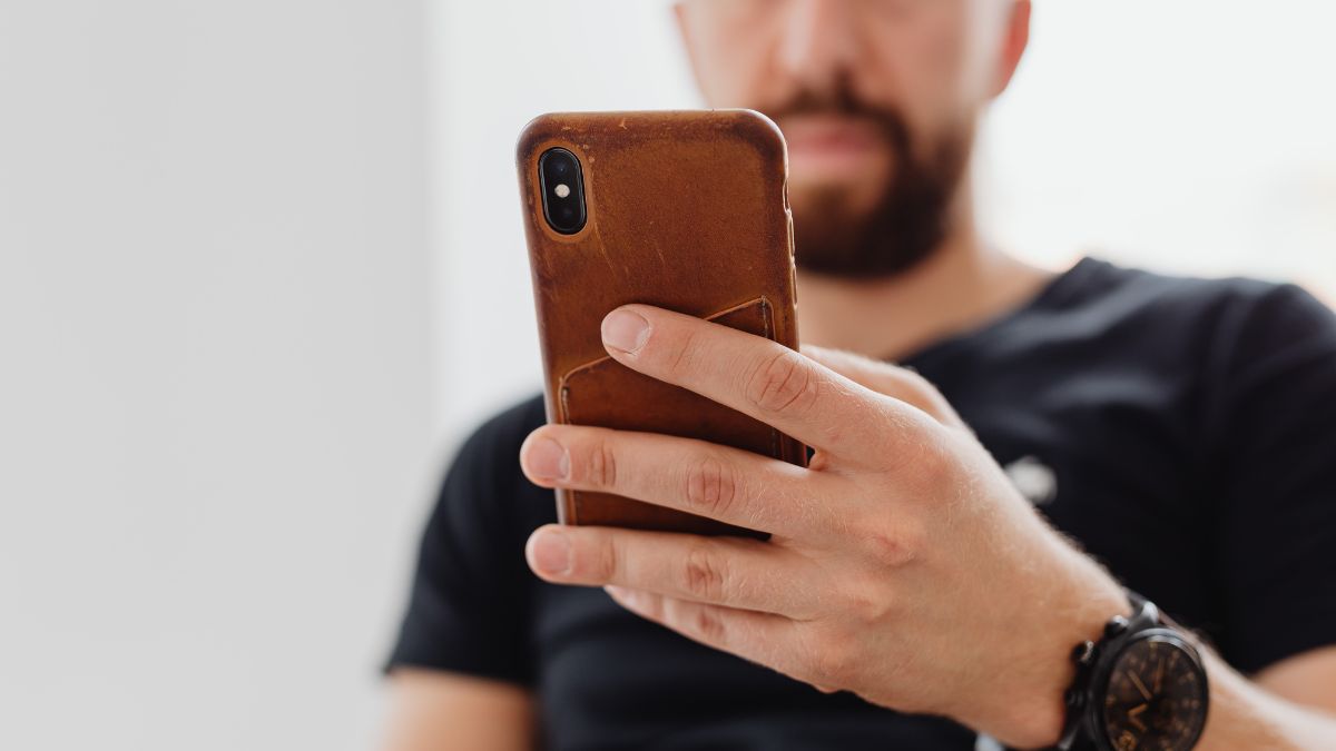 Simple method to find hidden files on your smartphone