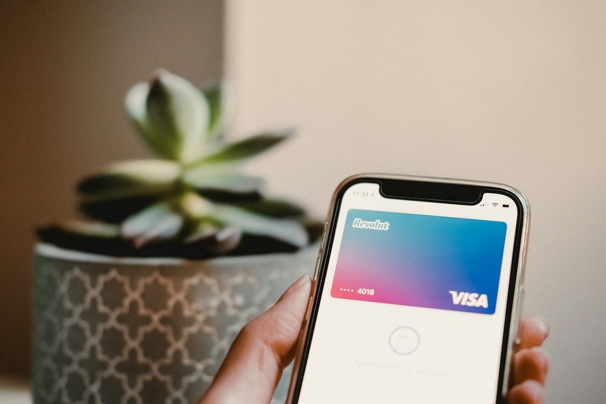 Revolut and its mobile expansion: a challenge for traditional operators?