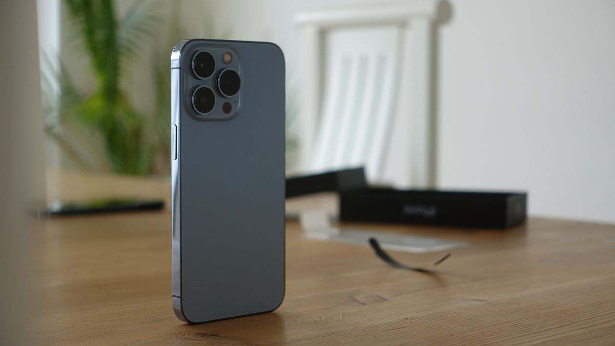 Repairing a smartphone today: between technical constraints and industrial choices