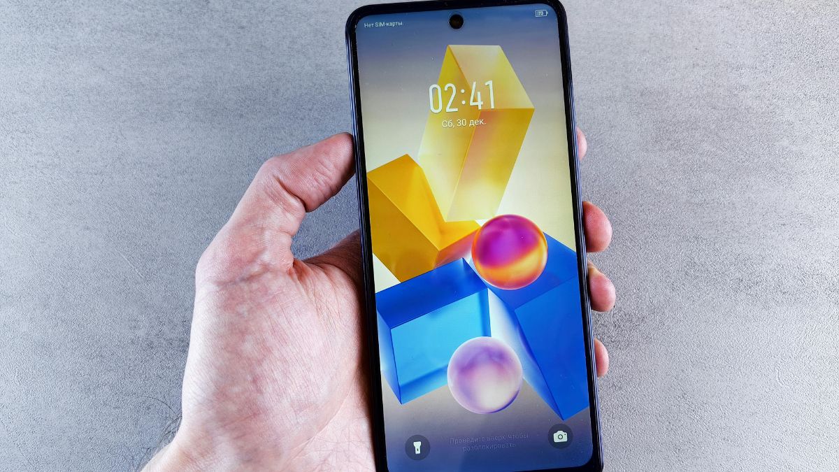 Galaxy Z Flip 8: how many micro-scratches appear on the foldable screen after 3 months without protection